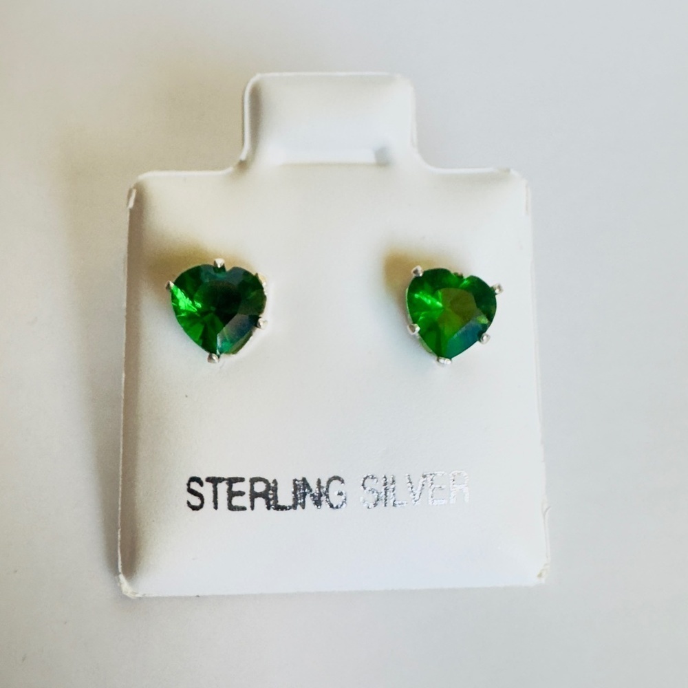 NWT 925 Sterling Silver Emerald Green Heart Shape CZ Earrings